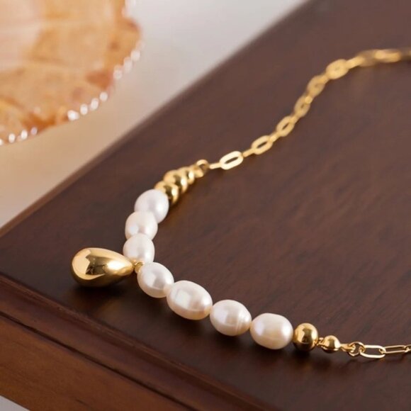 18K Gold Plated White Pearl Gold Bead Necklace - Picture 3 of 8